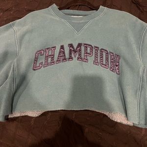 CHAMPION CROPPED CREW